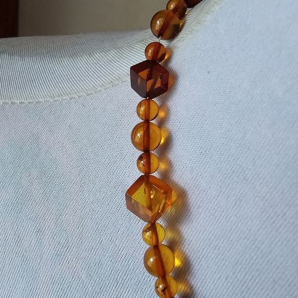 Amber beads necklace orange brown strand - Picture 7 of 15